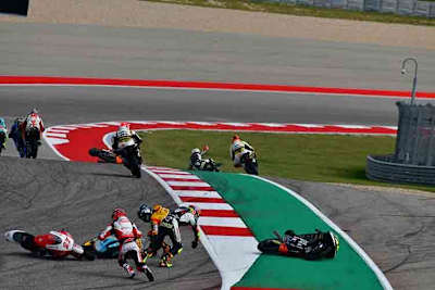 Fünf Moto3-Piloten gingen in der ersten Kurve zu Boden