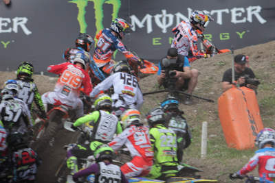 Pauls Jonass gewann den 'holeshot' in Lauf 1