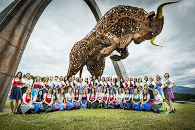 Die Formula Unas vor dem  Wahrzeichen des Red Bull Rings