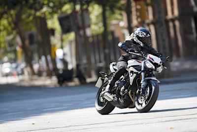 Triumph Street Triple S: Leichtes Einsteigermotorrad mit niedriger Sitzhöhe für Fahrspass auch mit dem Führerschein A2