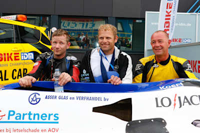 Zum Feiern war Kortes (Mitte) wieder dabei