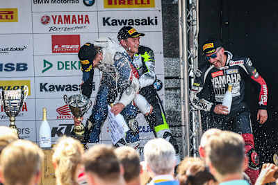 Tumult auf dem Superstock-Siegerpodest