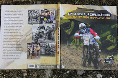 Muss jeder Endurofahrer im Büchergestell haben: Die Biografie von Harald Sturm