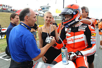 Sachsenring-GP 2010: Eskil Suter am Startplatz mit Stefan Bradl