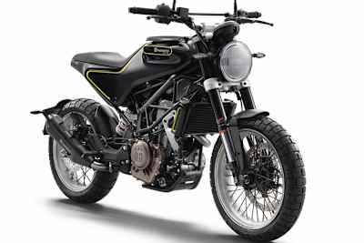 Der schwarze Pfeil von Husqvarna: Es besteht keine Verwechslungsgefahr mit anderen, schwarz lackierten Motorrädern