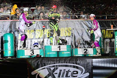 Den Schampus auf dem Podium Schampus (Walsh, Lebeau, Larranaga) hat Paul Haberland verpasst 