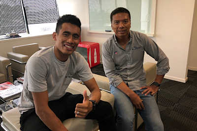 Hafizh Syahrin  mit Sepang-Circuit-Chef Razlan Razali