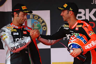 Sylvain Guintoli (li.) und Marco Melandri waren 2014 bei Aprilia Teamkollegen