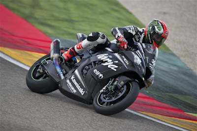 Kawasaki-Star Tom Sykes mit dem Zwitter-Bike in Aragon