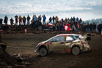 Ott Tänak kämpfte sich im Schlamm an die Spitze