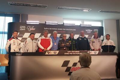 Cecchinello, Gresini, Campinoti, Trimby, Ezpeleta, Poncharal, Romero, Bartholemy und Martinez
