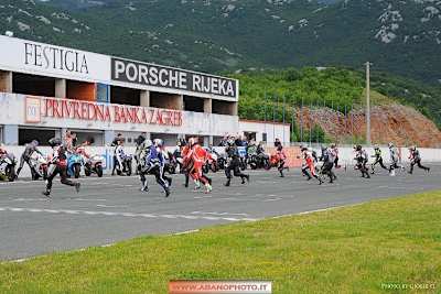 Wie echt: Le Mans-Start zum Zweistundenrennen