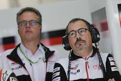 Rob Leupen (vorne) ist einer Geschäftsführer der Toyota Motorsport GmbH, die sich um das LMP1-Projekt des japanischen Herstellers federführend kümmert