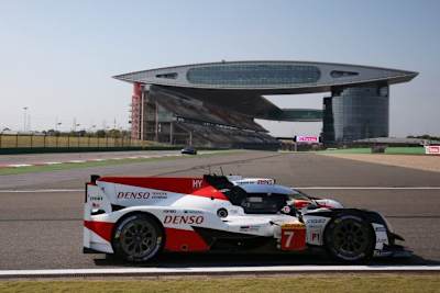 Startplatz eins für den Toyota TS050 Hybrid von Mike Conway, Kamui Kobayashi und José María López bei der FIA WEC in Shanghai