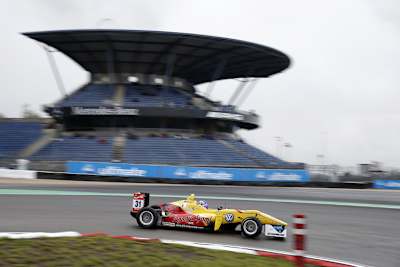 Auf dem Nürburgring war der Brite Tom Blomqvist im Auto des Teams Jagonya Ayam with Carlin nicht zu schlagen
