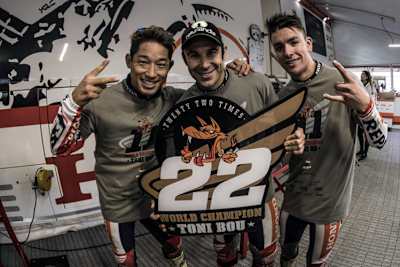 Toni Bou (Mitte) mit seinen Teamkollegen Takahisa Fujinami und Jaime Busto 