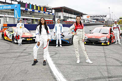 Cäcilia und Sayana mit den DTM-Fahrern
