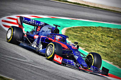 Daniil Kvyat vor Alex Albon in Monaco