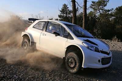 Der neue Toyota Yaris WRC auf Schotter