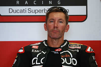 Troy Bayliss macht Hitze zu schaffen