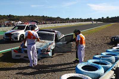 Der BMW M5 von Uncini neben der Piste