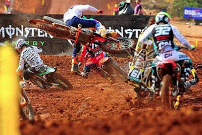 Der Horror-Crash nach dem Start zum zweiten Lauf