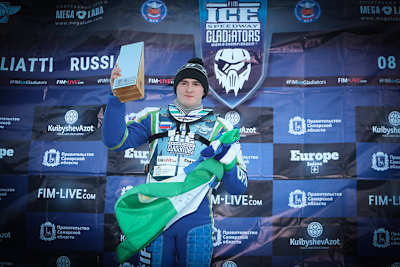 Dinar Valeev (weiß) gegen Weltmeister Koltakov