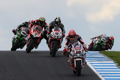 Michael van der Mark (li.) war bei den Suzuki 8 hours erstaunlich schnell