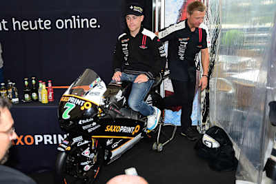 Efren Vazquez auf der neu designten Maschine