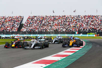 Max Verstappen und Lewis Hamilton gerieten schon früh im Rennen aneinander