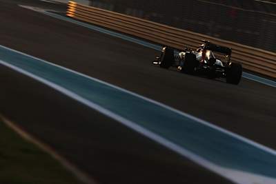 Sebastian Vettel im Sonnenuntergang von Abu Dhabi