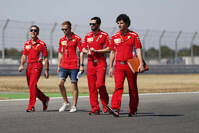 Sebastian Vettel beim Pistenrundgang in Hockenheim