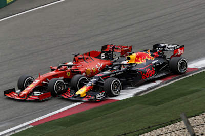 Sebastian Vettel vor Max Verstappen