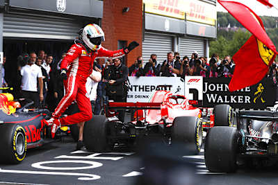 Sebastian Vettel: Freudessprung nach dem Rennen