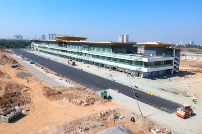 Das neue Boxengebäude 