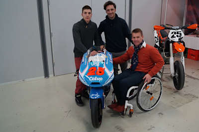 Moto3-Weltmeister Maverick Viñales mit Pablo Nieto und Pit Beirer