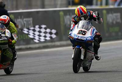 2011 besiegte Maverick Viñales Nico Terol in Le Mans und feierte seinen ersten GP-Sieg