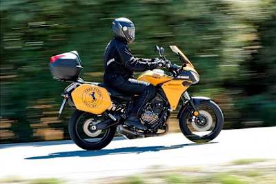 Die Yamaha Tracer 700 ist das offizielle Begleitmotorrad des spanischen Radrennens Vuelta 