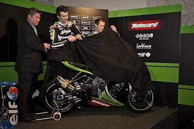 Tom Sykes und Loris Baz wagen einen Blick