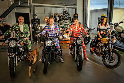 Emil Weber (2.v.li.) ist in Festtagsstimmung