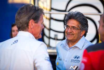 Teamchefs unter sich: Malcolm Wilson (M-Sport) und Michel Nandan (l.)