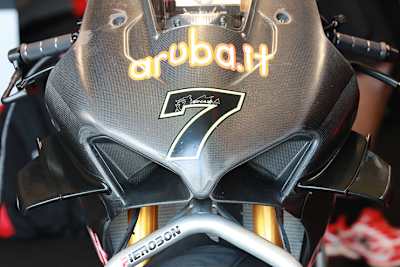 Die Ducati Panigale V4R von vorne