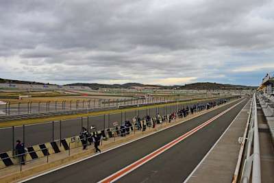 Über die Rennstrecke von Valencia ziehen erneut Regenwolken hinweg