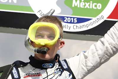 Hat trotz Beinahe-Katastrophe seinen Humor nicht verloren – Ott Tänak auf der Zielrampe  