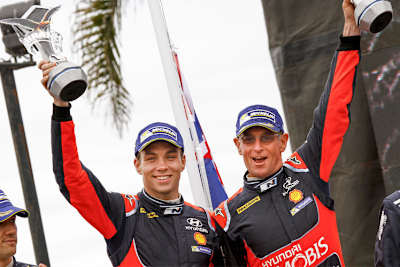 Erste WM-Sieger aus Neuseeland – Hyundai-Pilot Hayden Paddon (links) und Beifahrer John Kennard 
