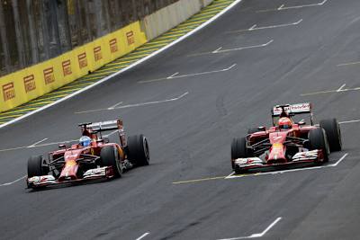 Kimi Räikkönen musste Fernando Alonso schließlich doch noch ziehen lassen