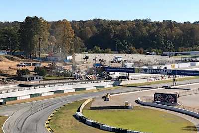 Der Blick von Turn 11 offenbart es: Der Tower in Road Atlanta ist abgerissen