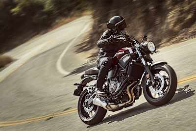 Wie einst die XS 2: Knallroter Tank, Zweizylinder-Reihenmotor, Landstrassen-Fahrspass