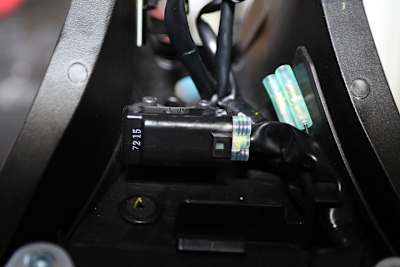 Unter dem Heck der R6