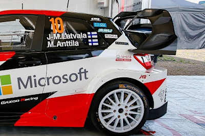 Der Toyota Yaris WRC mit dem geänderten Heckflügel